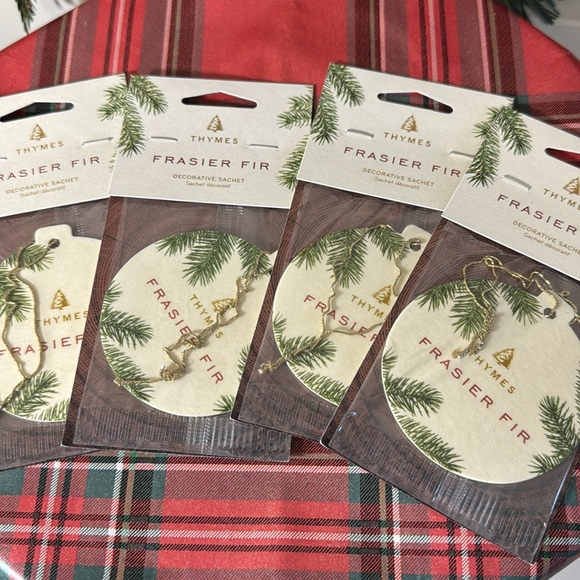 Thymes Decorative Sachet - Frasier Fir - Scented with Notes of Siberia 4Pack - Picture 3 of 4